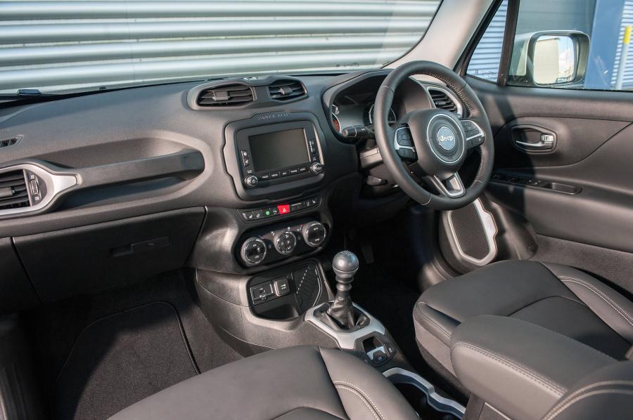  Jeep Renegade Limited 2015 года  (UK) (фото 26 из 30)